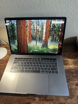 ⚡ Fast and Powerful Apple MacBook Pro 15" – Intel Core i9 / 16GB RAM / 512GB SSD / Dedicated Graphics!