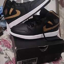 Air Jordan 1 Mid Gs Shoes 