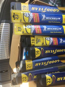 Variable size of windshield wiper