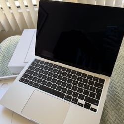 MacBook Air M2 13″ | 16GB RAM | 512GB SSD | Silver | Like New | Complete Box