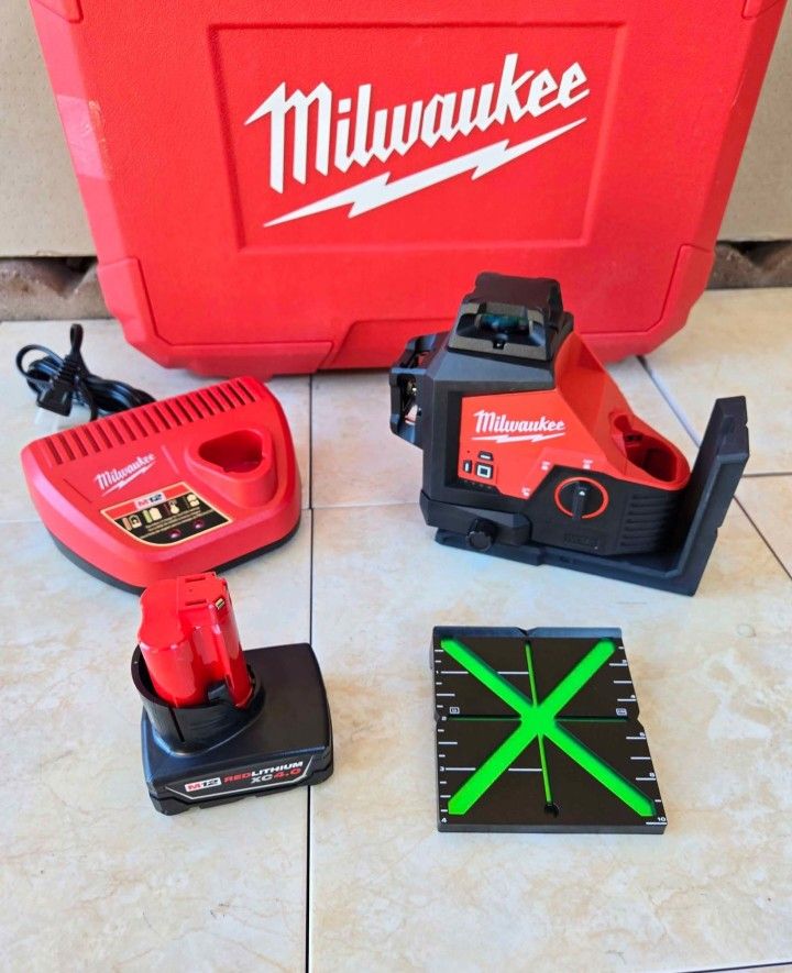 Milwaukee 12V Green 3-Plane Laser Level Kit with One 4.0 Ah Battery and Charger with Hard Case