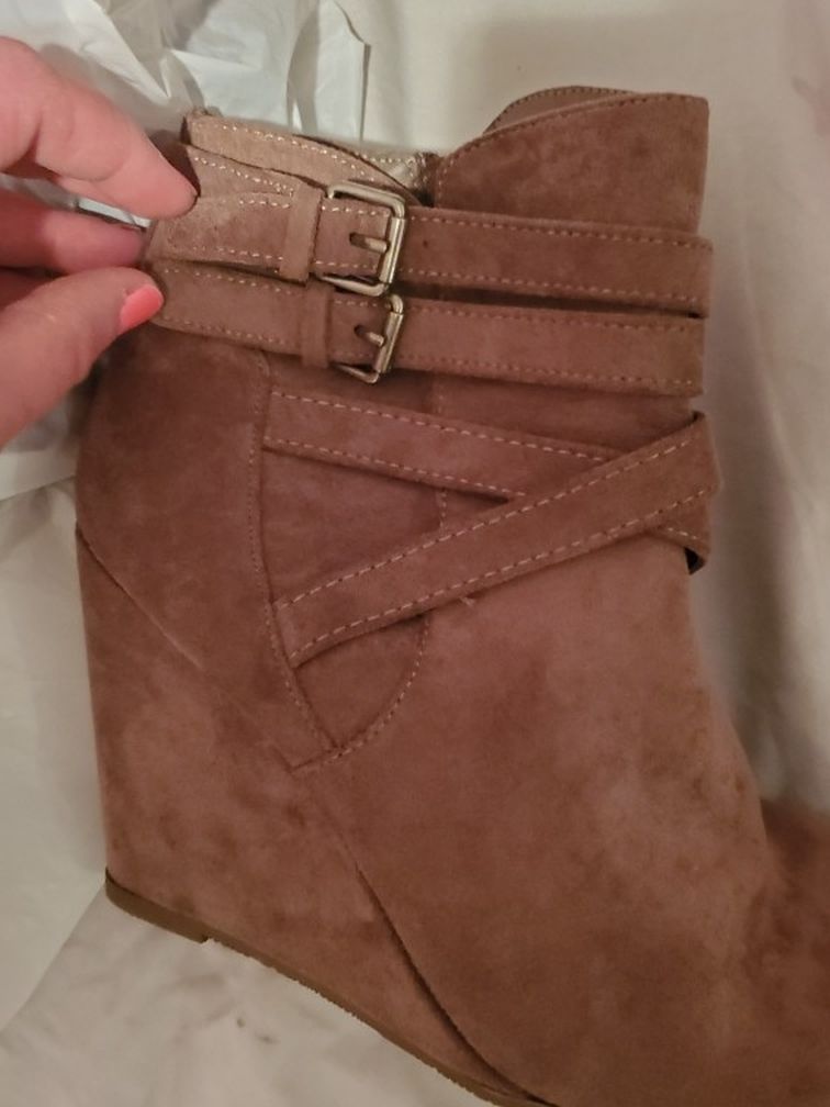 Womens size 10 wedge shoes Steven Madden