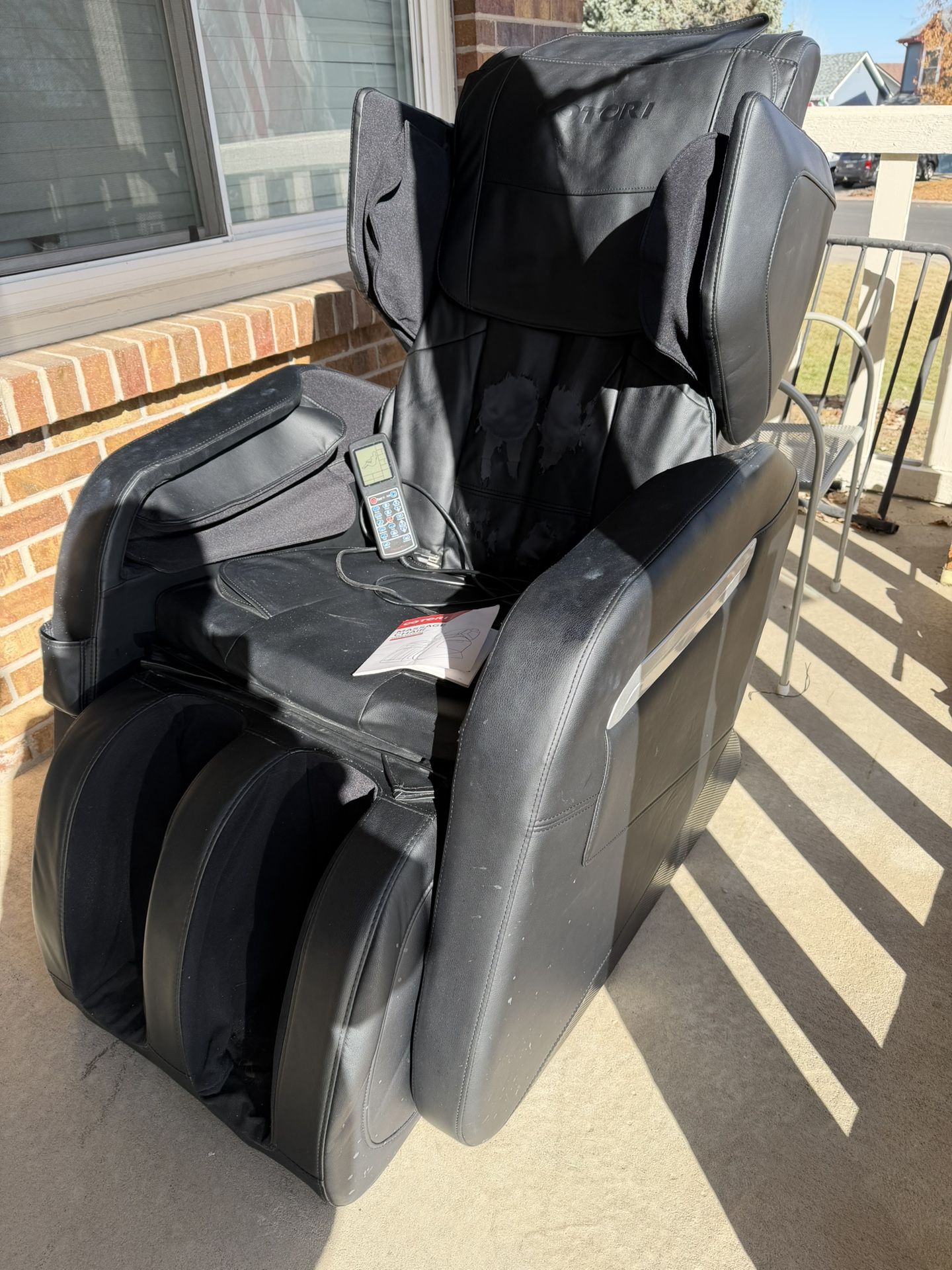 Free-Black Massage Chair With Working Remote