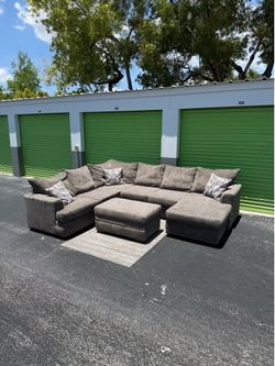🛋️ Sectional Couch Sofa - Rooms To Go - Gray