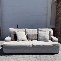 Alesandra Sofa