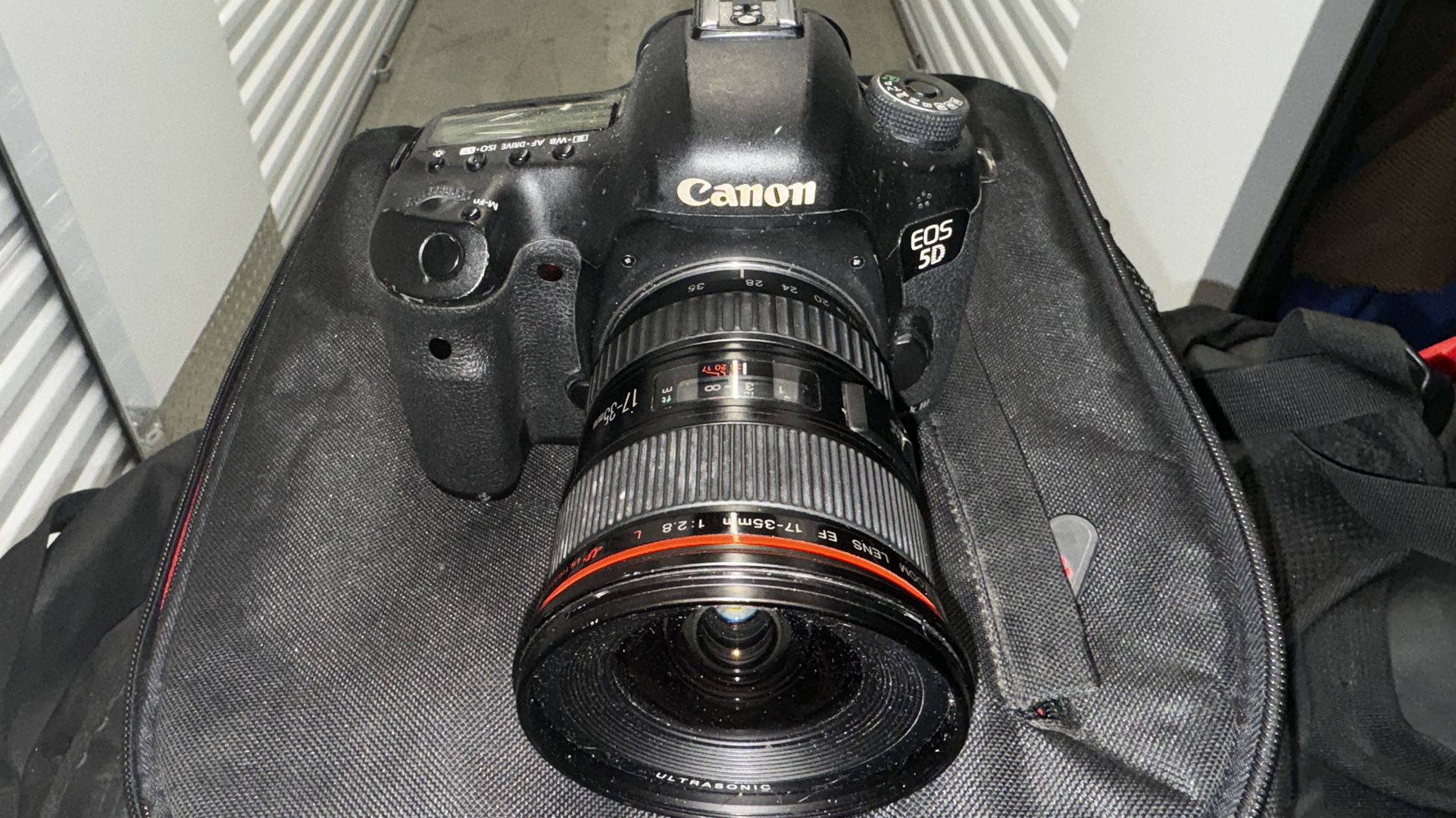 Canon EOS  5D. Mark3. & 17-35 mm  USM. Lens