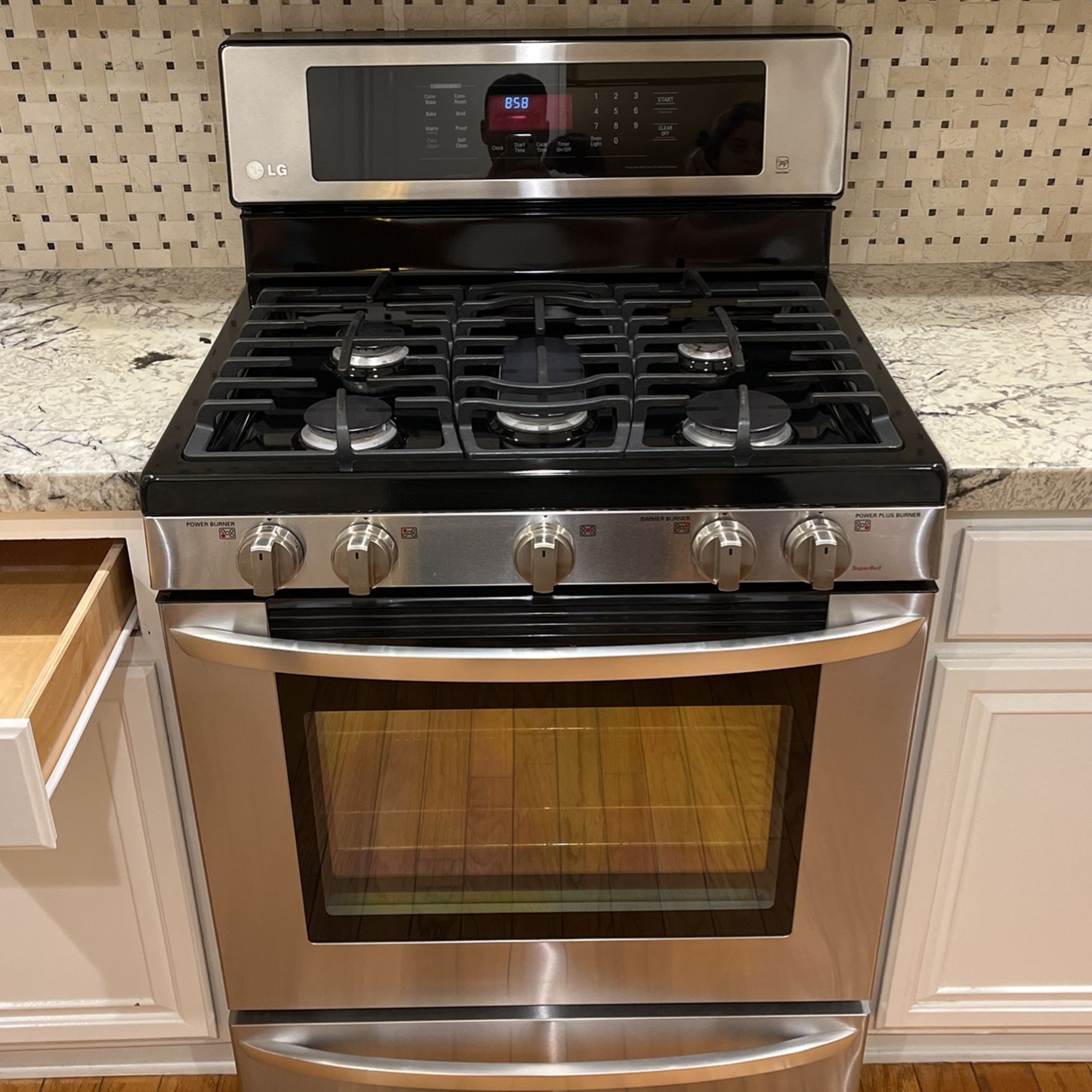 LG Easy Clean Oven for Sale in Burbank, CA OfferUp