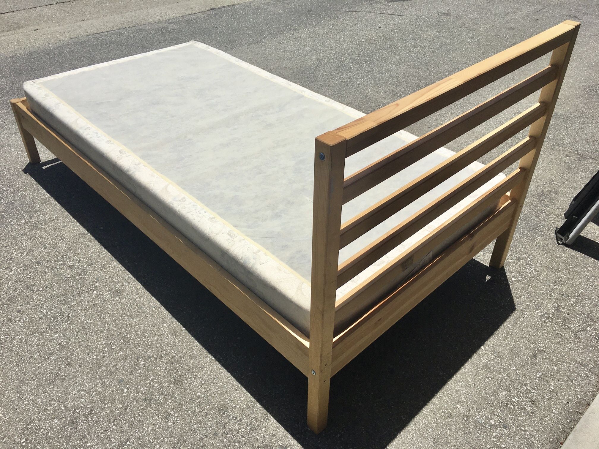 ***Twin Bed Frame & Box Spring ***