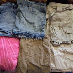 6 Pairs Of Women's Skirts Size 13,14 & 15. (AEROPOSTAL, OLD NAVY, BONGO) 
