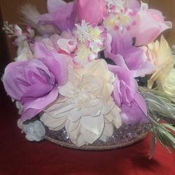 Exquisite Glass Vase With Silk Flowers &Diamond 💎 Shaped Crystals