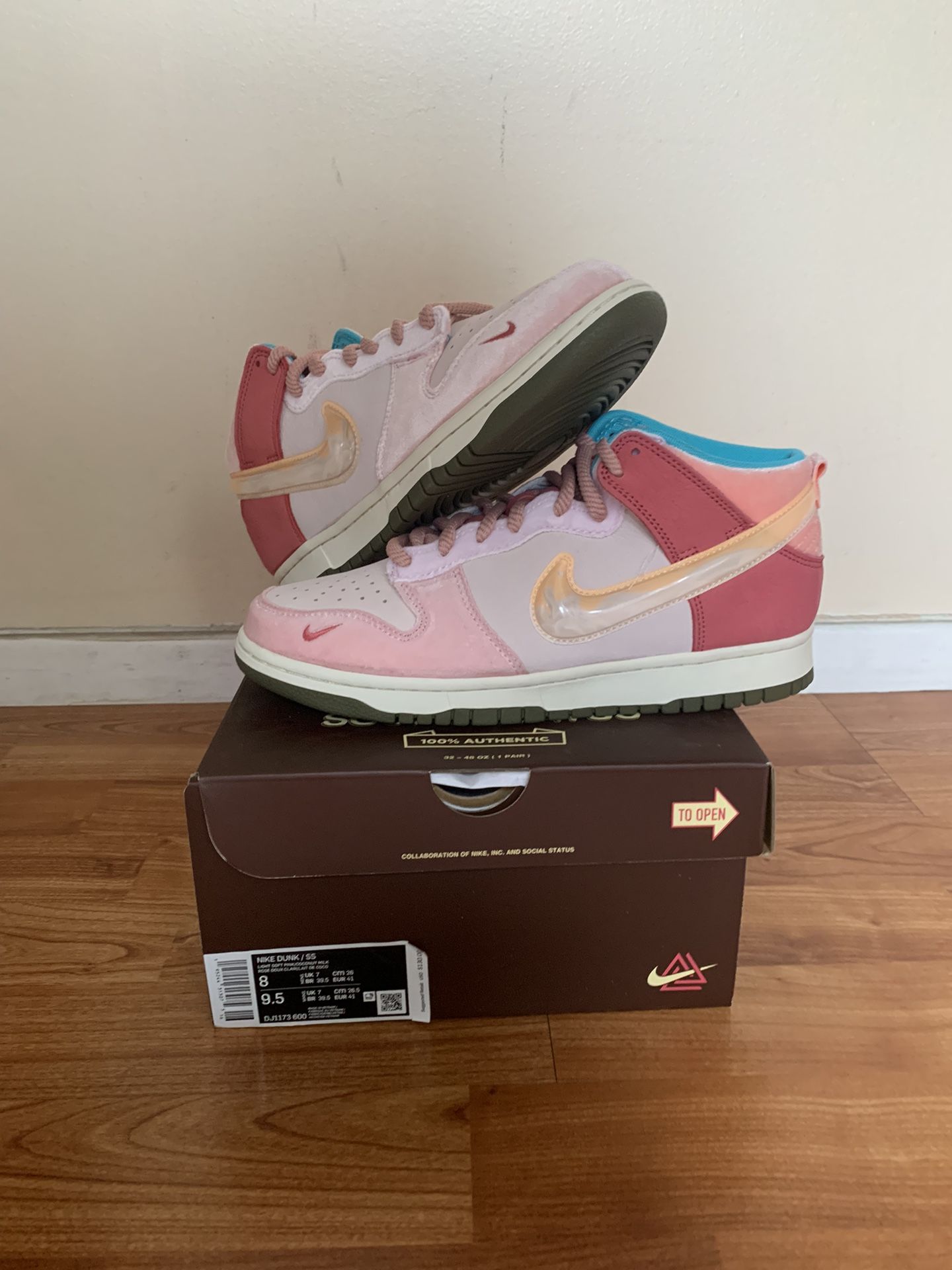 Nike Dunk Mid Social Status Strawberry Milk Size