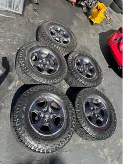 (5) 17” OE JEEP Rims W/ 33” FALKEN All Terrains *$400 FOR ALL 5✅🔥*