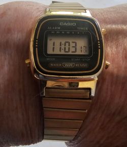 Nice gold colored Casio wrist watch