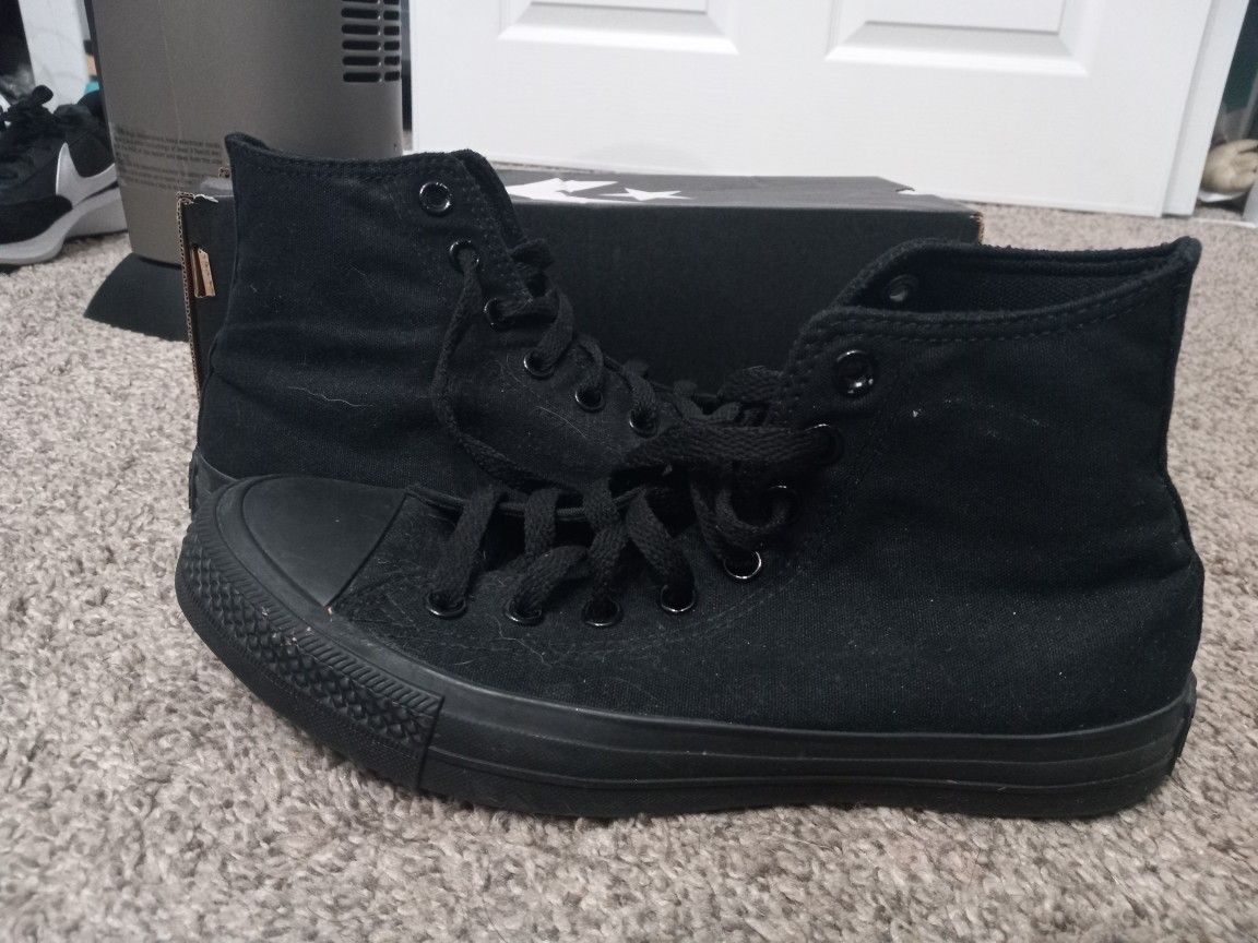Black Hi-Top Chuck Taylor Converse Size 7M