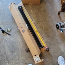 New Da-Lite Matte White Retractable Projection Screen 40 Inch X 40 In 