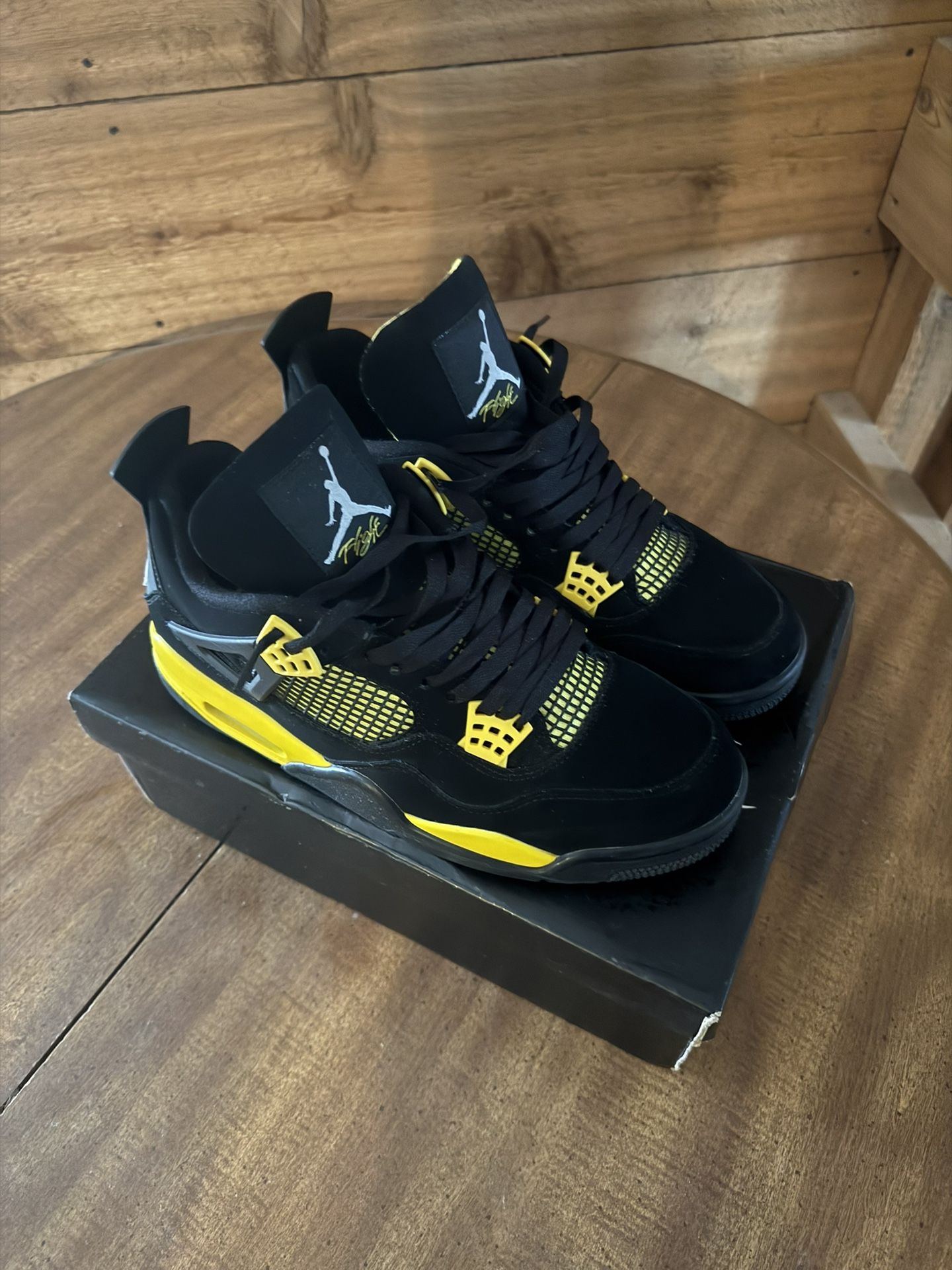 [NEW] 2023 Jordan 4 Retro Thunder