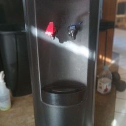 Water dispenser 