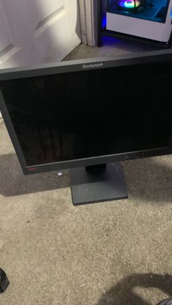 2 Lenovo pc monitors