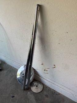 Spinning pole