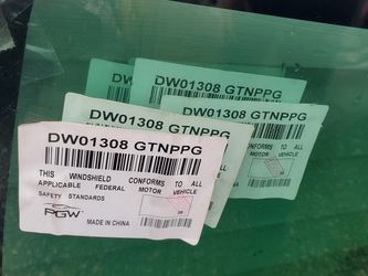 Volvo Semi Windshield  DW1308