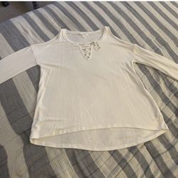 Women’s Aeropostale Size Medium Cold Shoulder Ivory Knit Top Sweater Shirt Brand New 