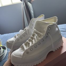 BRAND NEW WOMENS PLATFORM CONVERSE