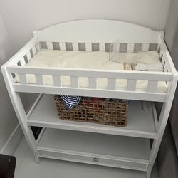 Changing Table And Bassinet 