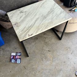 Coffee Table & 2 End Table 
