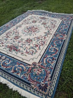 BEAUTIFUL LARGE 9 FT BY 12 FT WOOL AREA RUG