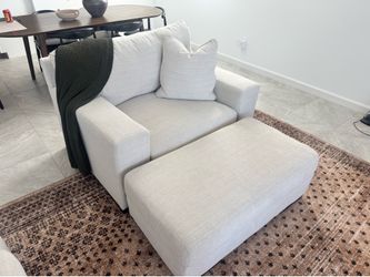 LIKE NEW Maggie Sofa; Bought in February