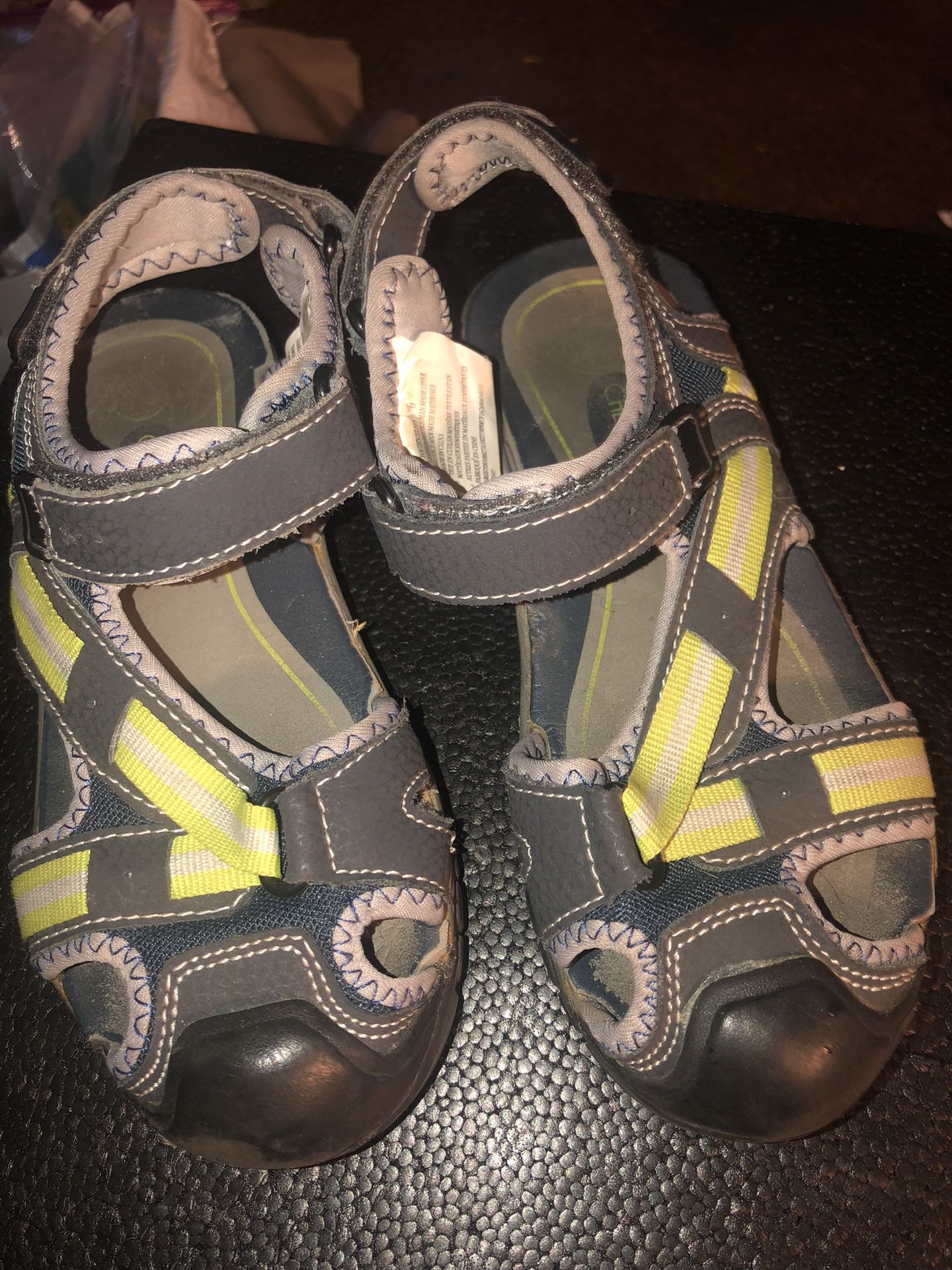 Cherokee Boys Sandals. Size 13Y Blk & Grn