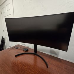 LG 31.5" Monitor 