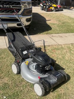 Murray
22 in. 140 cc Briggs & Stratton Walk Behind Gas Self-Propelled Lawn Mower with Front Wheel Drive and Bagger