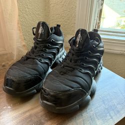 Steel toe shoes 