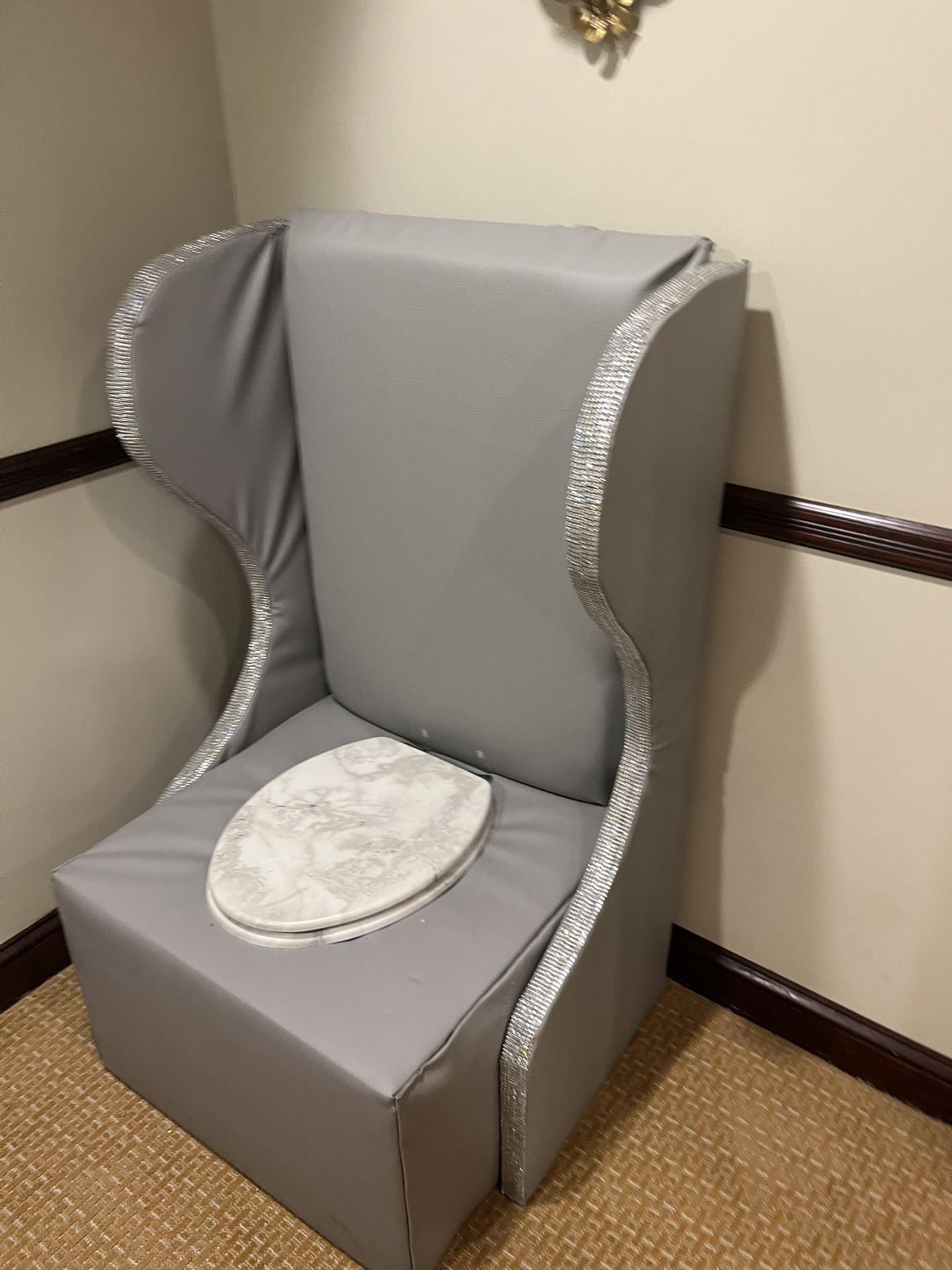 Yoni Throne Chairs