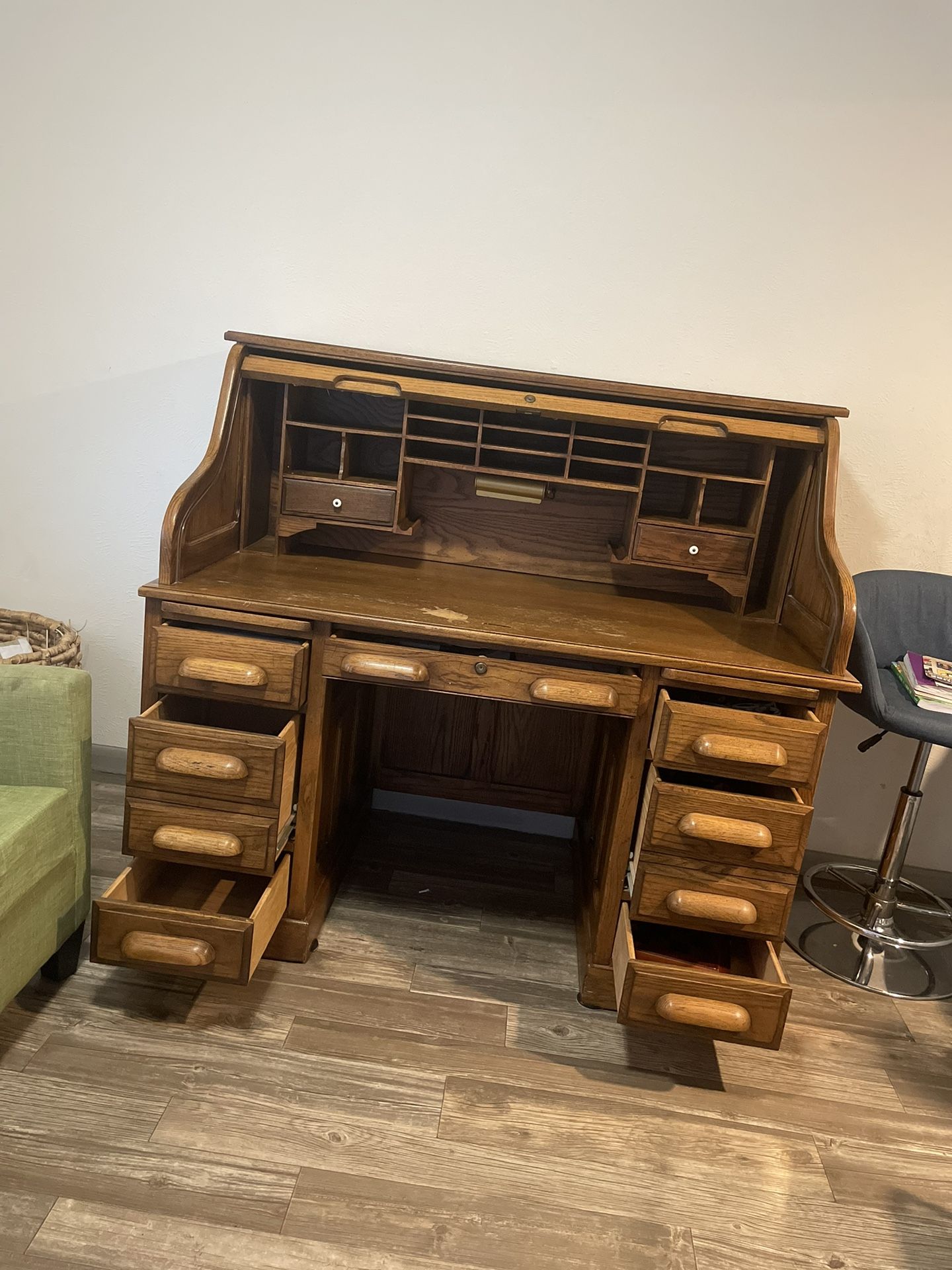 FREE Vintage Furniture Desk for Sale in Dallas, TX OfferUp