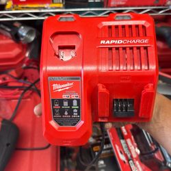 Milwaukee Fast Charger 