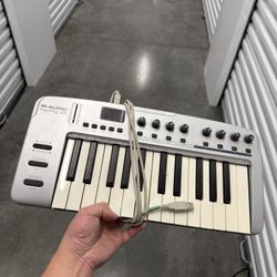 M-Audio KeyRig 25 - 25-Key MIDI Keyboard