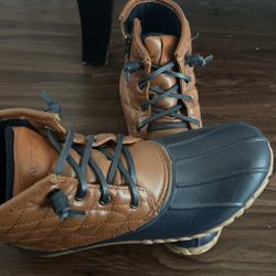 Nautical Snow Boots  .. Size : 8 ( Women’s ) 