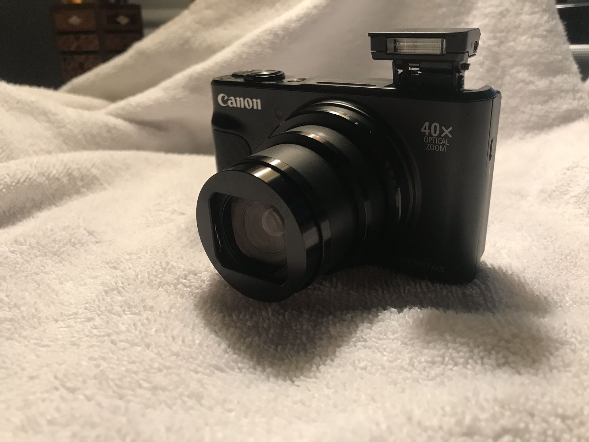 Brand New Canon SX740 HS (Bundle!!)