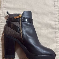 Like New Michael Kors 	 Clancy Logo and Leather Ankle Boot