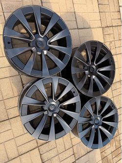 Use 2022 Tesla rim 22 inch set of 4