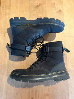 Dr. Martens Combs Tech ll Boots Men’s 9 Excellent Condition