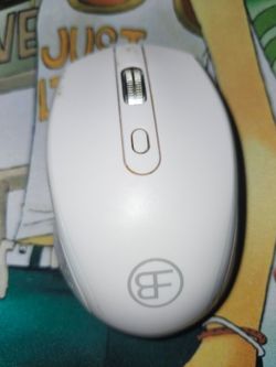 White Wireless Computer Mouse