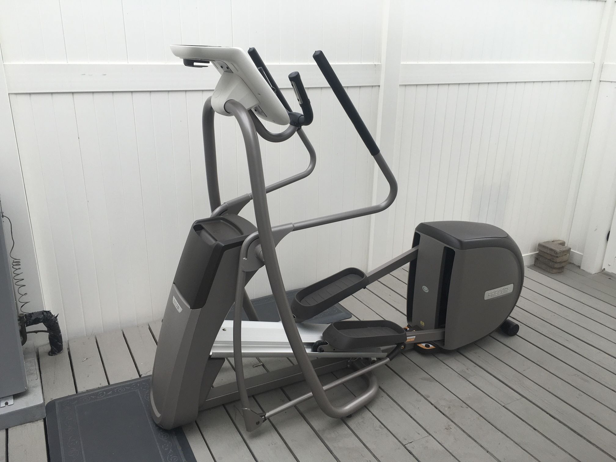 Precor EFX 5.35 Elliptical fitness CrossTrainer
