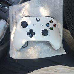 Microsoft Xbox One Controller  White

