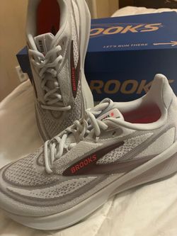 Brooks tennis shoes