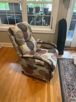 La-Z-Boy Rocker-Recliner (Pickup in Andersonville)
