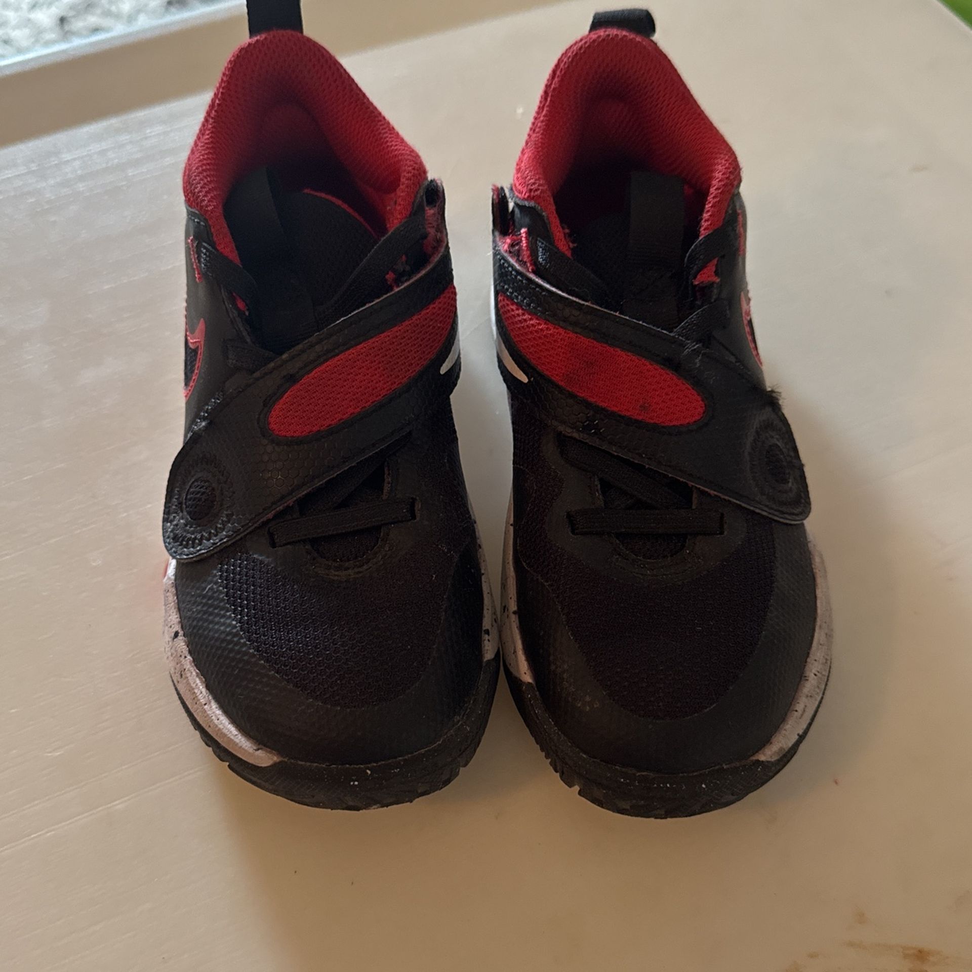 Nike Velcro Low-top Tennis Shoes