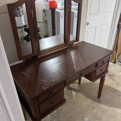 3 fold mirror vanity